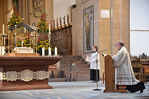 Geistlicher Rat Wolfgang Winkelmann betete mit der Gemeinde für die Einheit der Kirche.