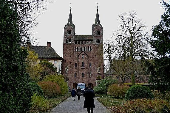 Das Westwerk der Stiftskirche in Corvey besitzt seit 2014 den Status eines UNESCO-Weltkulturerbes. (Foto: Patrick Kleibold)