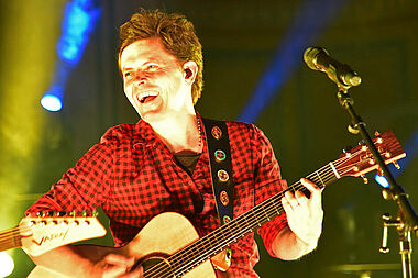 Michael Patrick Kelly beim Konzertauftakt in der St. Peter und Paul Kirche in Potsdam. Foto: Patrick Kleibold 