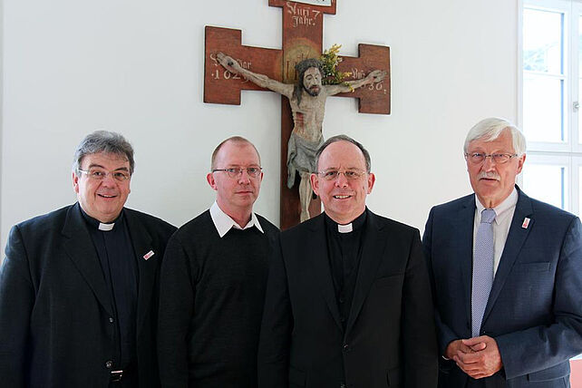Zum Informationsgespräch in Erfurt trafen sich Monsignore Georg Austen, Subregens Egon Bierschenk, Bischof Ulrich Neymeyr und Heinz Paus. Foto: Peter Weidemann / Bistum Erfurt