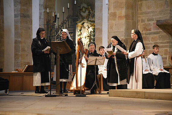 Musikalische Begleitung durch die Schwestern aus dem Marienkloster auf Tautra während der Diaspora-Aktionseröffnung im Osnabrücker Dom (Foto: Theresa Meier)