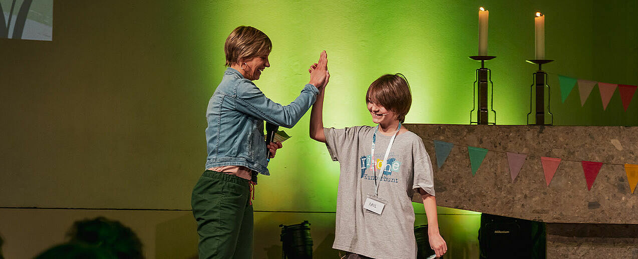 Kinder und Erwachsene wurde auf der Konferenz in kreativer Weise mit Gott in Kontakt gebracht.(Foto: KircheKunterbunt)