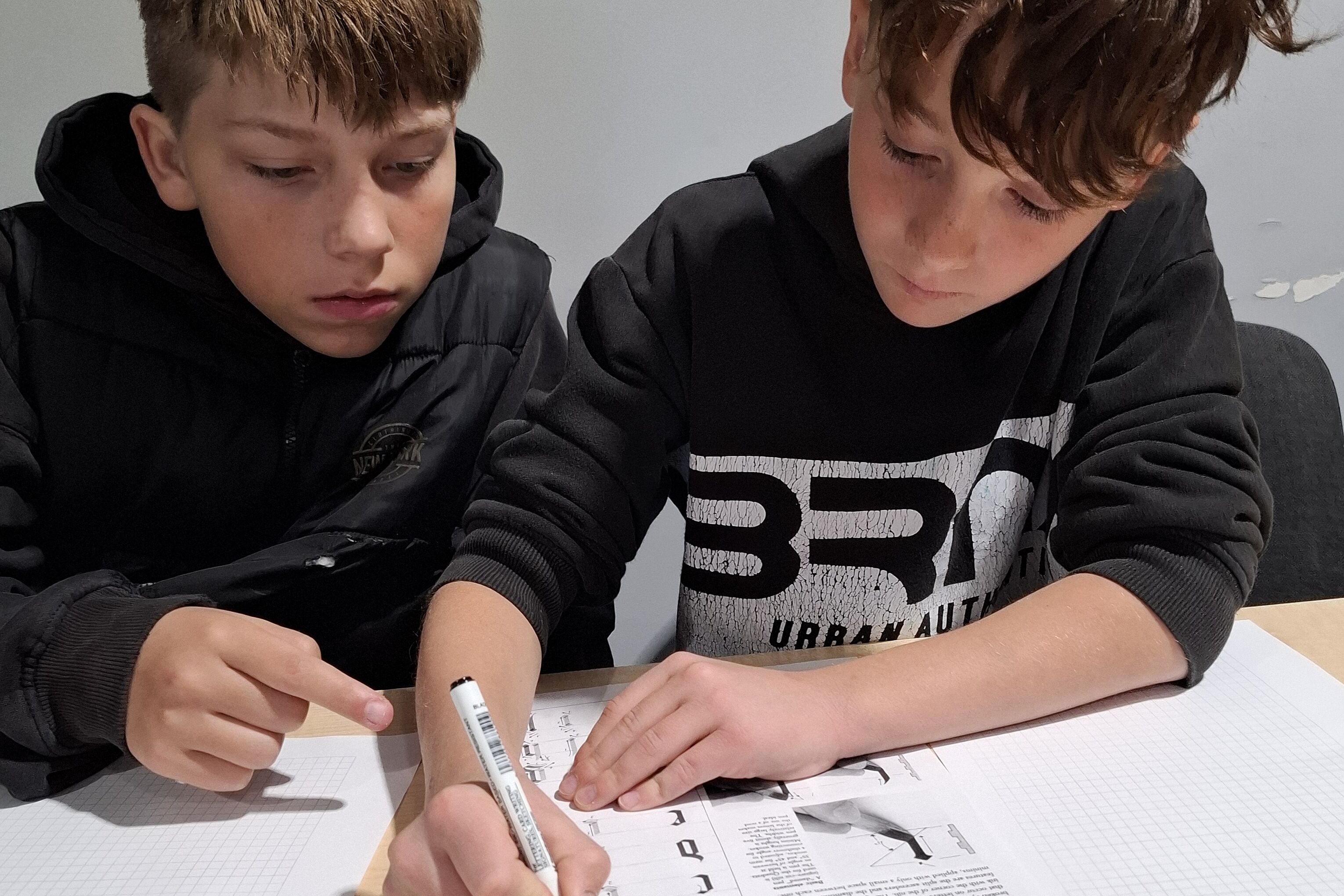 Es wird auch gemeinsam gelernt im Kinderdorf. (Foto: Sandra Stade)