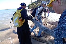 Der Strand als spiritueller Raum, aber auch als Herausforderung.