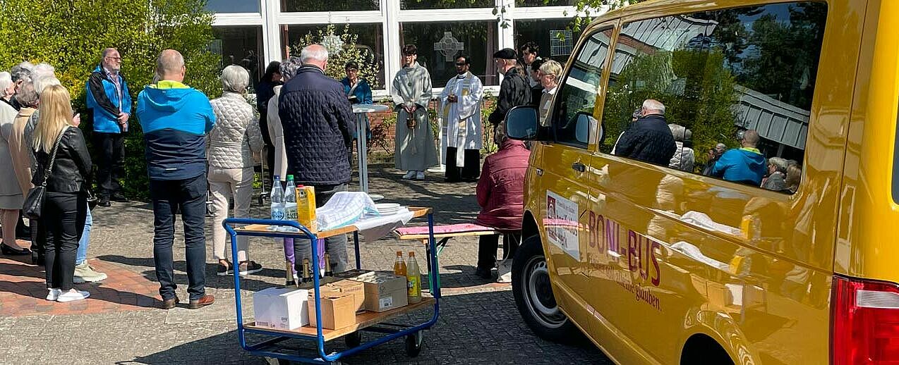 Feierliche Einweihnung des sanierten Pfarrhauses St. Paulus Stuhr Moordeich im Bistum Münster. (T. Rynski)