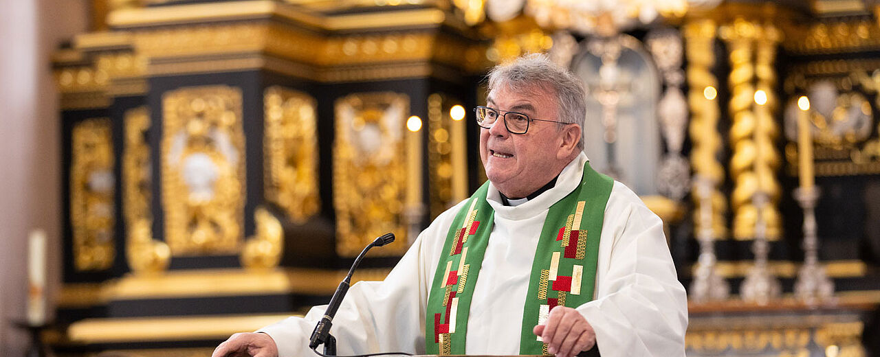 Will den Dialog mit den Menschen, die der Kirche den Rücken kehren: Bonifatiuswerk-Generalsekretär Monsignore Georg Austen – hier beim Abschluss-Impuls zum Studientag Kirchenaustritt. Foto: Hartmut Salzmann