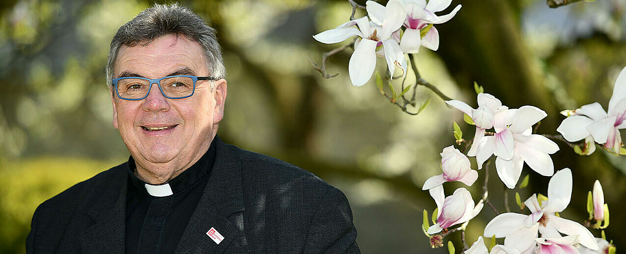 Monsignore Georg Austen, Generalsekretär des Bonifatiuswerkes, freut sich über seine neue Aufgabe als Berater des Papstes im neu errichteten Dikasterium für Evangelisierung. (Foto: Wilfried Hiegemann)