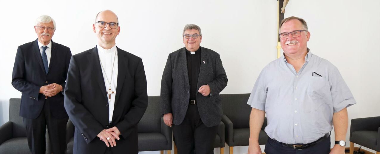 Antrittsbesuch im Bischofshaus in Würzburg: Präsident Heinz Paus (v.l.), Bischof Dr. Franz Jung, Monsignore Georg Austen und Pfarrer Stefan Redelberger. (Foto: Kerstin Schmeiser-Weiß, Pressestelle Ordinariat Würzburg)