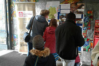 Infostand zum Diaspora Sonntag in der Kirche St. Christoporus in Hamburg-Lohbrügge. Foto: Diakon Stefan Mannheimer