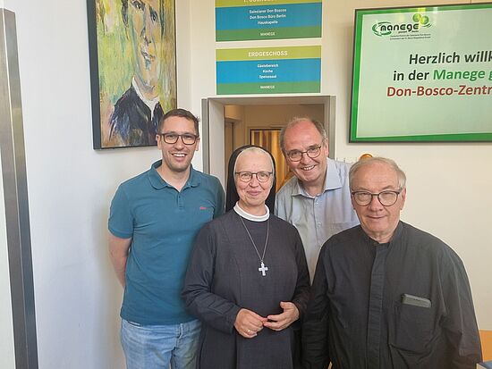 Die Mitglieder des DBw Paderborn zu Besuch in der Manege. (Foto: Matthias Micheel)