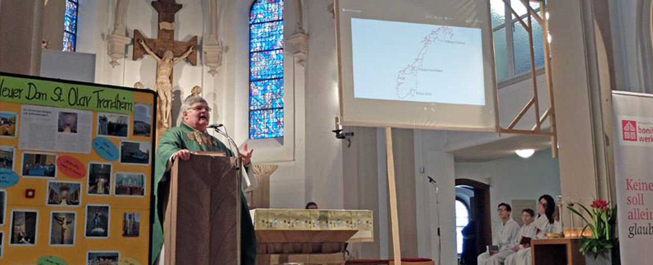 Die Gottesdienste der katholischen Pfarrgemeinde St. Michael standen ganz im Zeichen der Hilfe für die katholische Gemeinde St. Olav in Trondheim. Die norwegische Stadt mit ihren knapp 200 000 Einwohnern aus 120 Nationen ist derzeit ein großes Thema für die Einhäuser. Schließlich wird in diesem Jahr – im September – auch die Gemeindewallfahrt von St. Michael nach Trondheim führen. Fotos: Birgit Blanke