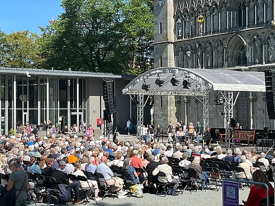 Gottesdienst vor dem Nidarosdom. Foto: Marcus Thielking