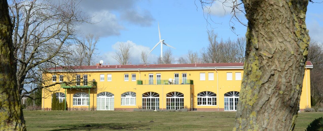 Das Gebäude der Fazenda da Esperança Gut Neuhof in Nauen.