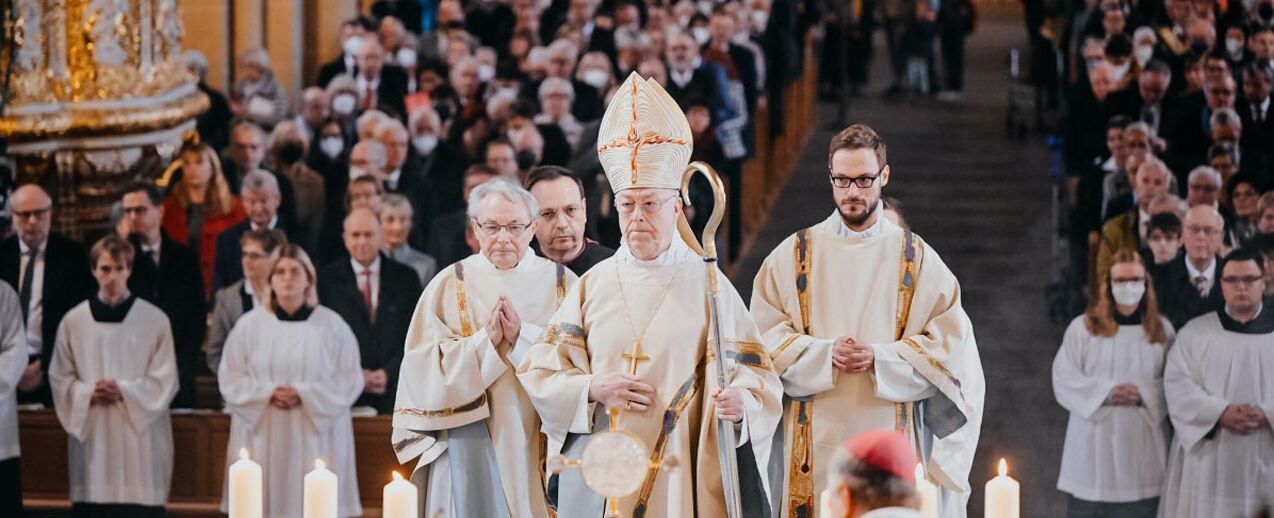 Messe im Paderborner Dom (Foto: Theresa Meier)