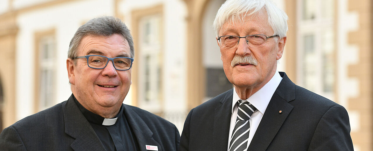 Secretary General Monsignore Georg Austen (right) and Heinz Paus, Vice-President. (Photo: Wilfried Hiegemann)