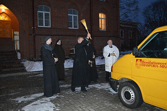 Boni-Bus Segnung in Lettland