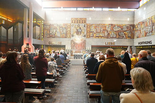 Gemeinsamer Gottesdienst in der Pfarrei St. Dionysius in Herne mit dem Paderborner Erzbischof Dr. Udo Markus Bentz. Foto: Theresa Meier