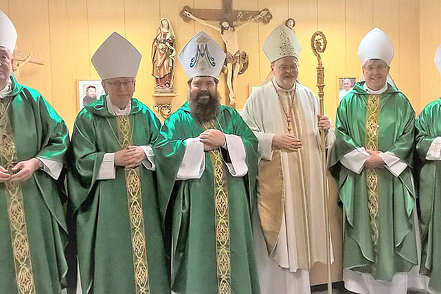 v.l.: Bischof Bernt Eidsvig (Oslo), Bischof Teemu Sippo (Helsinki), Bischof David Tencer (Reykjavik), Kardinal Anders Arborelius (Stockholm), Bischof Czeslaw Kozon (Kopenhagen), Bischof Berislav Grgic (Tromsø)