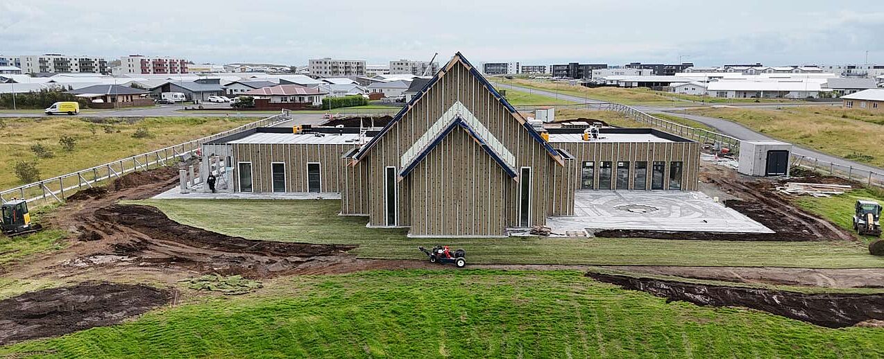 Komplex mit Kirche und Gemeindezentrum: Der Neubau in Selfoss hat insgesamt 3,6 Millionen Euro gekostet. (Foto: Ivan Sovic)