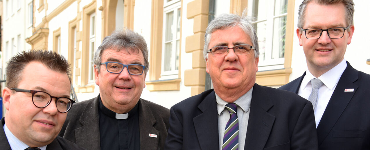 Besuch aus Schweden im Bonifatiuswerk: Staffan Livehed und John Mossop aus dem Bistum Stockholm (v.l.) mit Msgr. Georg Austen und Thomas Twents (h.) (Foto: Theresa Meier)