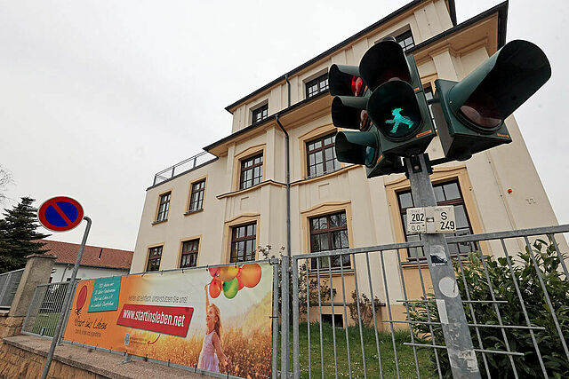 Die Don-Bosco-Wohngruppen "Start ins Leben" im sächsischen Limbach-Oberfrohna hat einen großen Garten, indem sich die Kinder austoben können. (Foto: M. Nowak)