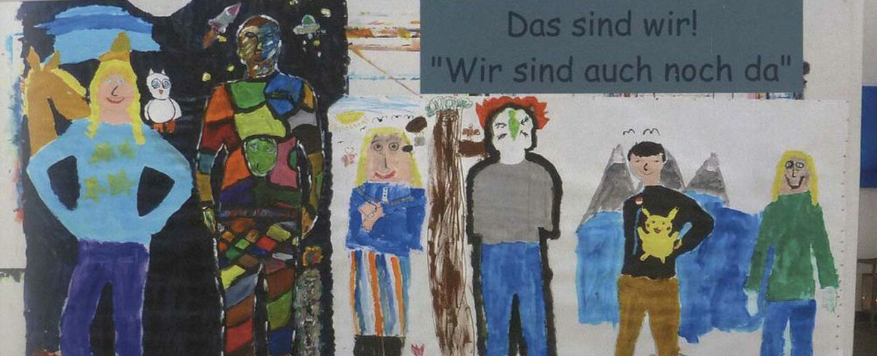 Bilder aus der Ausstellung der Geschwistergruppe der Caritas Berlin zum Thema "Wir sind auch noch da"