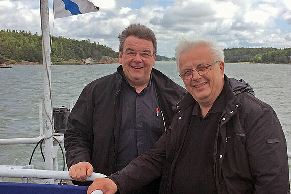 Monsignore Georg Austen (links) und Pater Manfred Entrich sind auf Projektreise in Finnland gewesen.