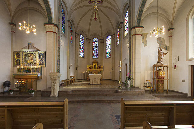 Innenraum der Kirche St. Maria – St. Vicelin (Foto: Homepage St. Maria - St- Vicelin)