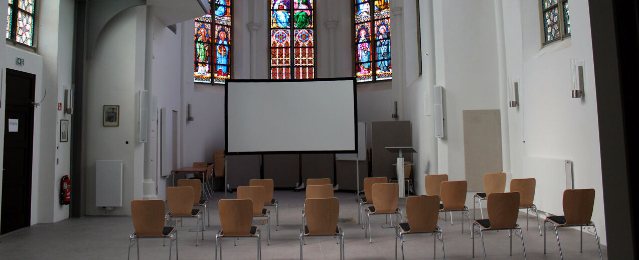 Der Innenraum der Kirche mit Vortragsbestuhlung. (Foto: Kath. Pfarrgemeinde St. Bonifatius Varel)