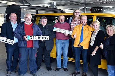 Die neuen-BONI-Bus-Empfänger. Thomas Richer (v.l.), Franz Borgmann, Msgr. Georg Austen, Thomas Gottschlich, Manuela Werkner, Michael Fischer, Marie-Christin Kammler,  Karolin Müller, Judith Müller. (Foto: Sr. Theresita M. Müller)