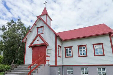 Die frisch gestrichene Kirche in Akureyri. Foto: Bistum Reykjavik