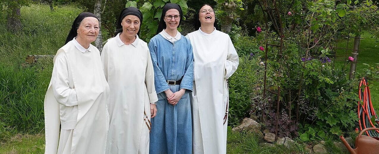 Die vier Dominikanerinnen in Rögle (von links): Schwester Veronica (86), Schwester Sofie (65), Schwester Melania (41) und Schwester Therese (46). (Foto: Theresa Meier)