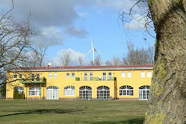 Das Gebäude der Fazenda da Esperança Gut Neuhof in Nauen.