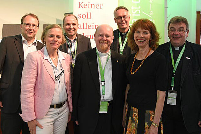 Moderator Guido Erbrich, Benedicta Lindberg, Matthias Micheel, Pater Pascal Lung, Pater Philip Geister SJ, Ulrika Erlandsson und Monsignore Georg Austen.
