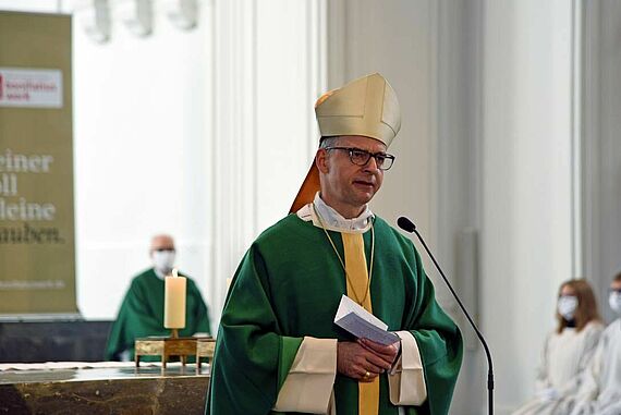 Bischof Franz Josef Jung ruft dazu auf, selbst zum Hoffnungsträger zu werden. (Foto: Patrick Kleibold)