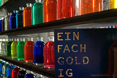 "In welcher Farbe strahlt dein Leben?" – Lichtinstallation Lux Ovalis zur Ausstellung "Goldstücke - Lichtspiele in Gelsenkirchen-Buer". (Foto: Lukas Klein-Wiele, Pfarrei St. Urbanus)