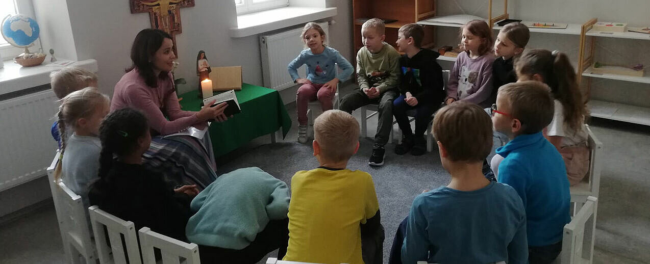 Die Lehrerin Jimena Gonzales unterrichtet an der katholischen Schule in Riga das Fach Religion nach der "Katechese vom Guten Hirten". (Foto: privat)