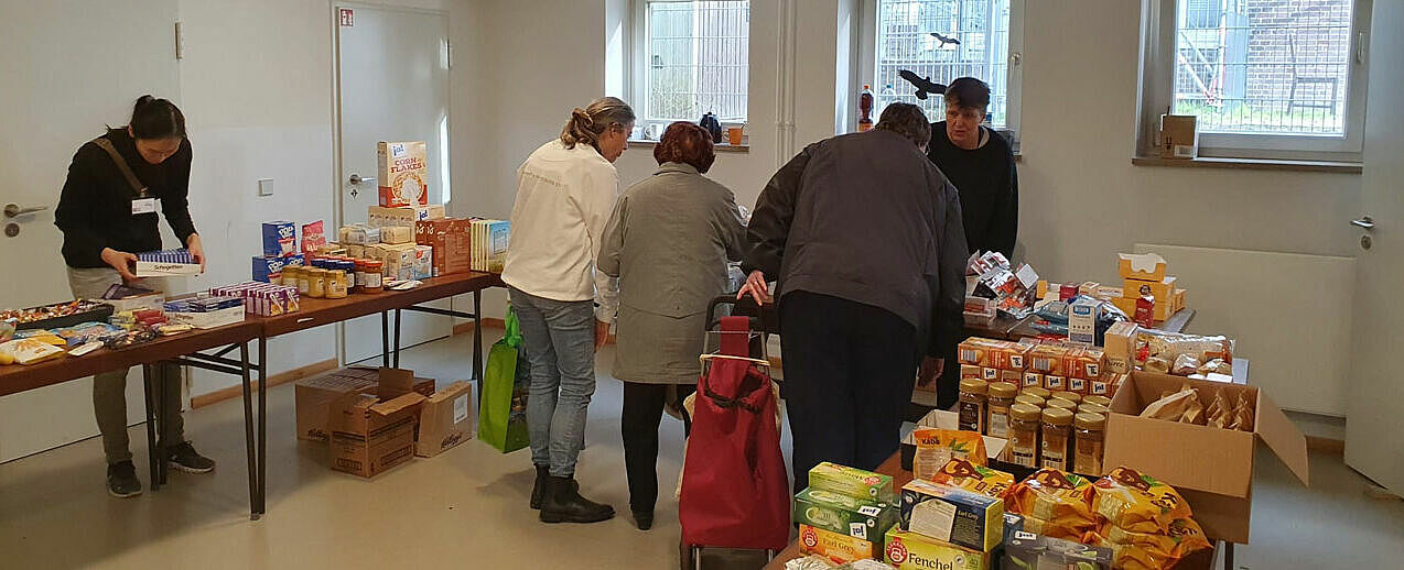 In Klaras Küche bieten Ehrenamtliche an jedem vorletzten Samstag im Monat an drei Gemeindestandorten eine sogennante "Tafel für Leib & Seele". (Foto: D. Kotecki)