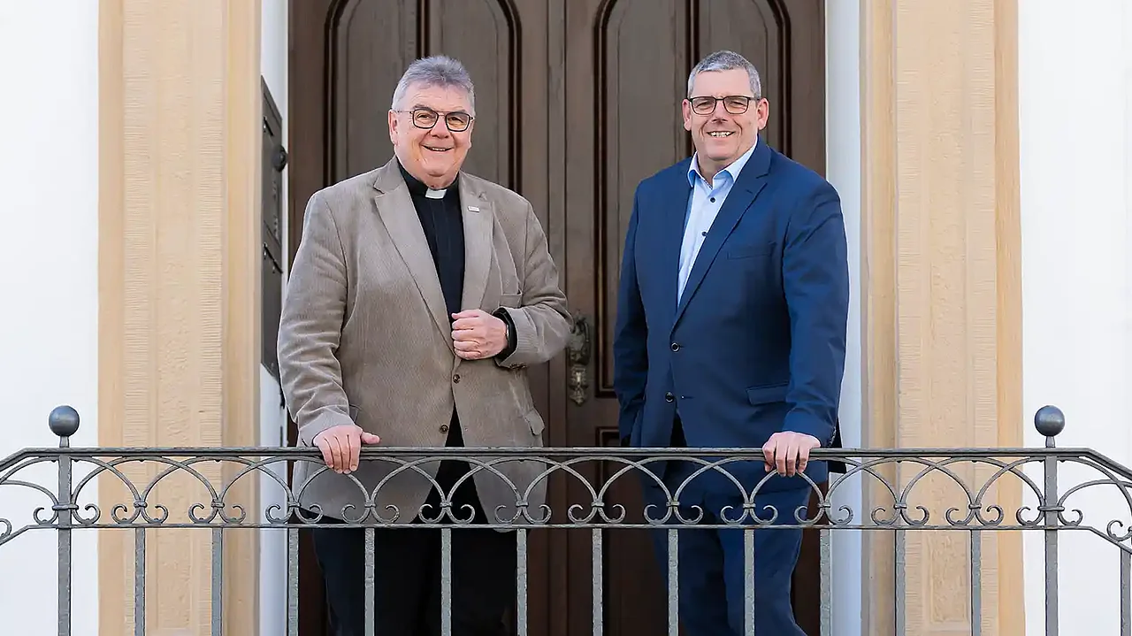 Der Vorstand des Bonifatiuswerkes: Hauptgeschäftsführer und Generalsekretär Monsignore Georg Austen und Geschäftsführer Ingo Imenkämper (v.l.) (Foto: Hartmut Salzmann)