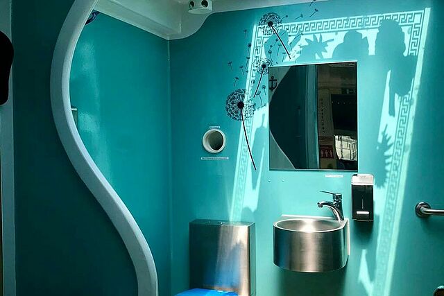 Das Duschmobil ermöglicht fünf Frauen am Tag, ihre Grundbedürfnisse z. B. nach Körperhygiene zu stillen. (Foto: SkF Berlin)
