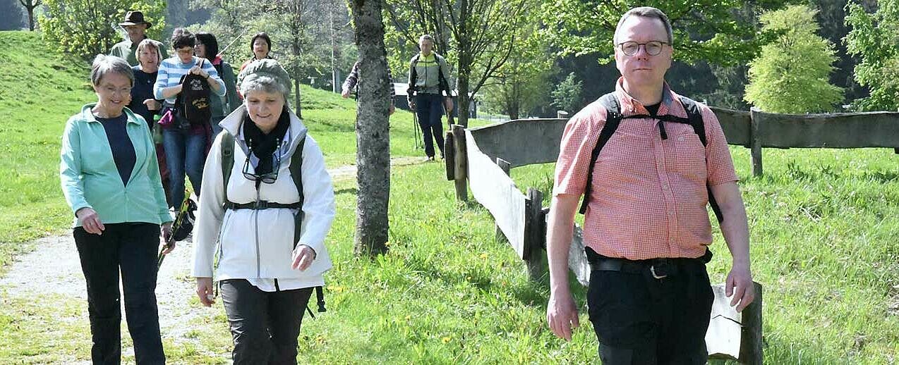 Pilger aus Idar-Oberstein machten sich ab Neuhütten-Muhl von der Nationalparkkirche aus auf den Weg. (Foto: Ursula Schmieder)
