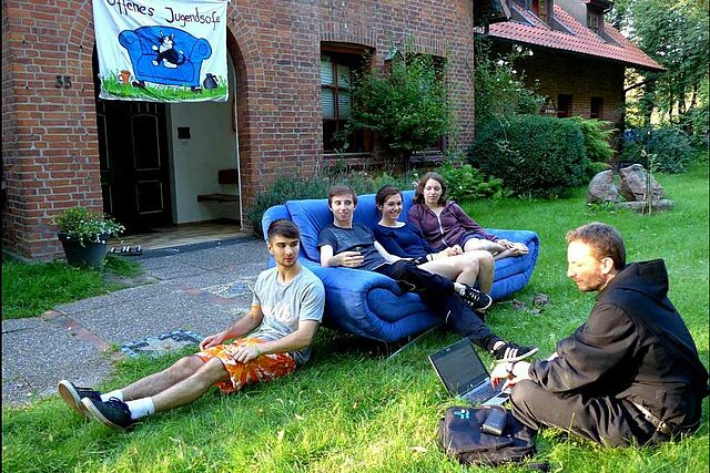 Miteinander reden, Gedanken teilen, Impulse geben: das "offene Jugendsofa". (Foto: Kloster Nütschau)