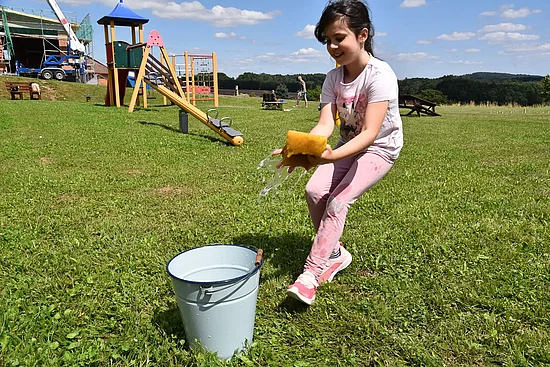 50 Mädchen und Jungen nahmen in Rohrberg an einer Religiösen Kinderwoche mit dem Titel "Pace e bene – einfach leben mit Klara & Franz" teil. Foto: Simon Helmers