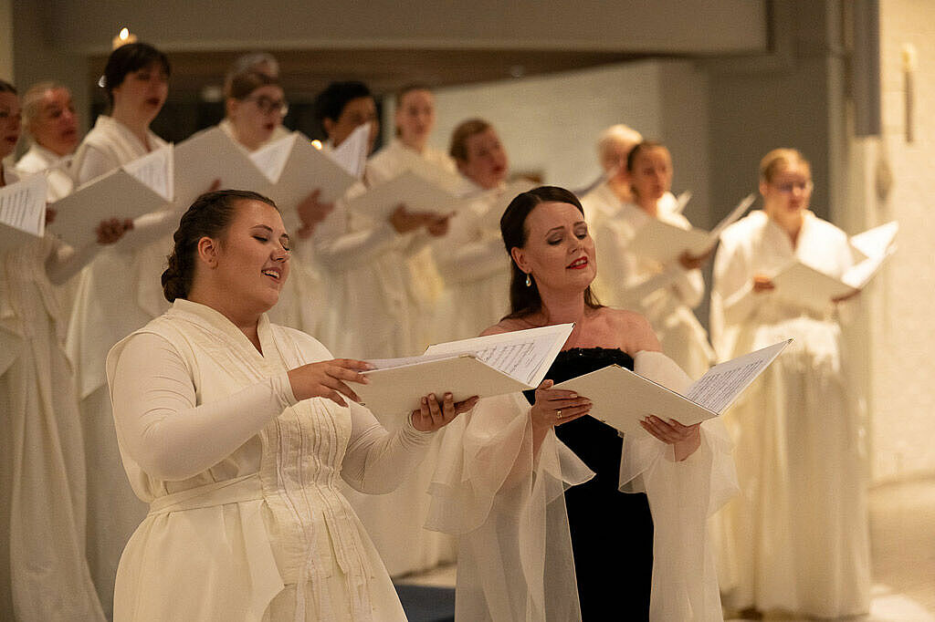 Besonders Inga Šļubovska-Kancēviča (rechts) wusste als Solistin zu überzeugen. (Foto: Johannes Hörnemann)