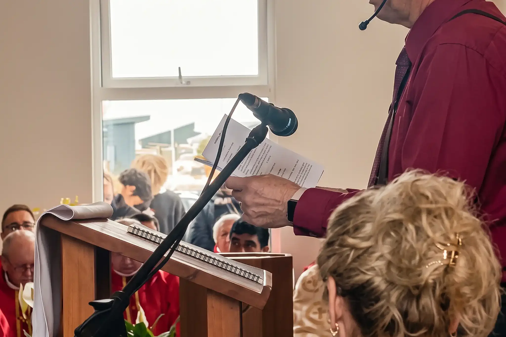 Organist Ragnar Geir Brynjólfsson bei der feierlichen Einweihung. (Foto: Bonifatiuswerk)