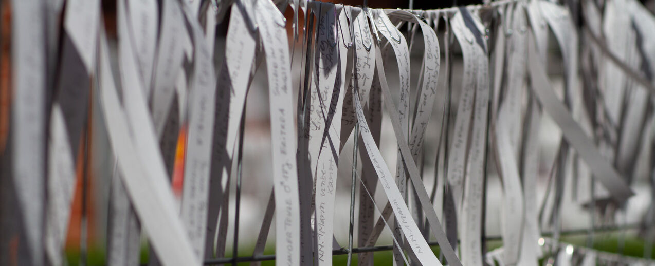 "Beim Namen nennen": Mehr als 44 Stunden lang wurden Namen von Menschen in der Kirche vorgelesen, die auf der Flucht ums Leben kamen. (Foto: JRS - Martina Schneider)