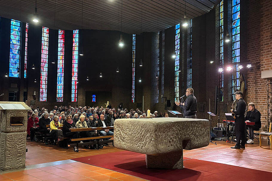 Bereits am Karfreitag zeigte das Kirk-Smith-Trio in der Bonifatiuskirche in Paderborn sein Können. 