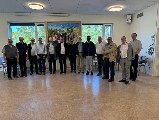 Die Priesterreise-Gruppe zu Besuch in der katholisch-chaldäischen Gemeinde in Södertälje. Foto: privat Die Priesterreise-Gruppe zu Besuch in der katholisch-chaldäischen Gemeinde in Södertälje. Foto: privat