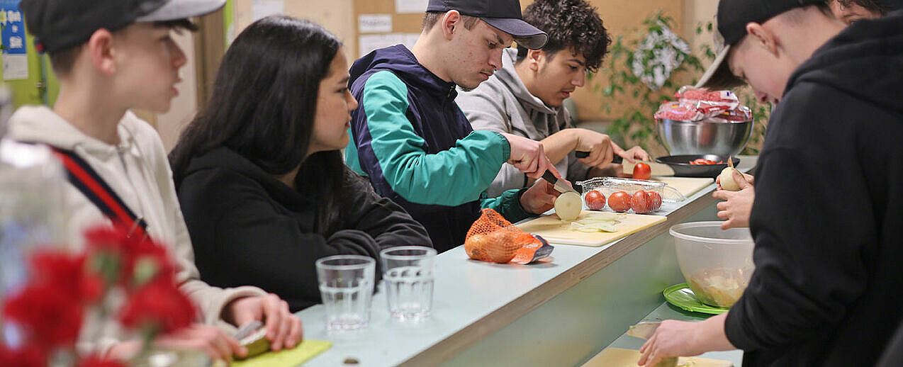 Gemeinsames kochen verbindet und darauf setzt das Jugendzentrum "magda" in Berlin-Lichtenberg. (Foto: Markus Nowak)