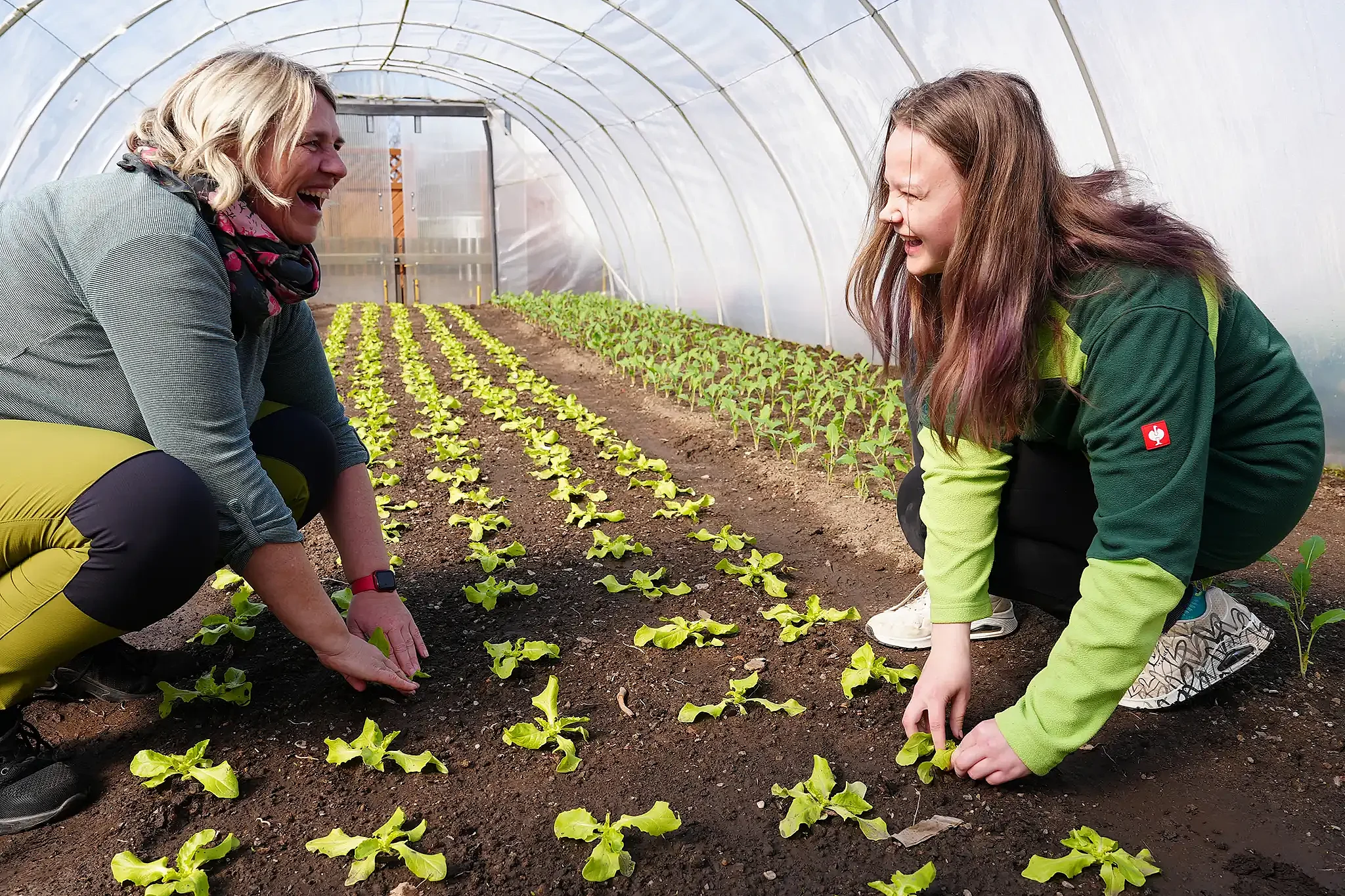 Ausbilderin Franziska Stiller mit Azubi Sarah Richter - Gärtnerei Hartmannsdorf - Foto: Theresa Meier